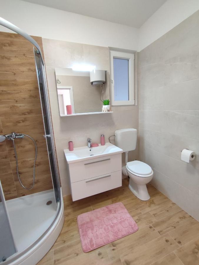 Apartmani V&V - New Apartments Murter Luaran gambar