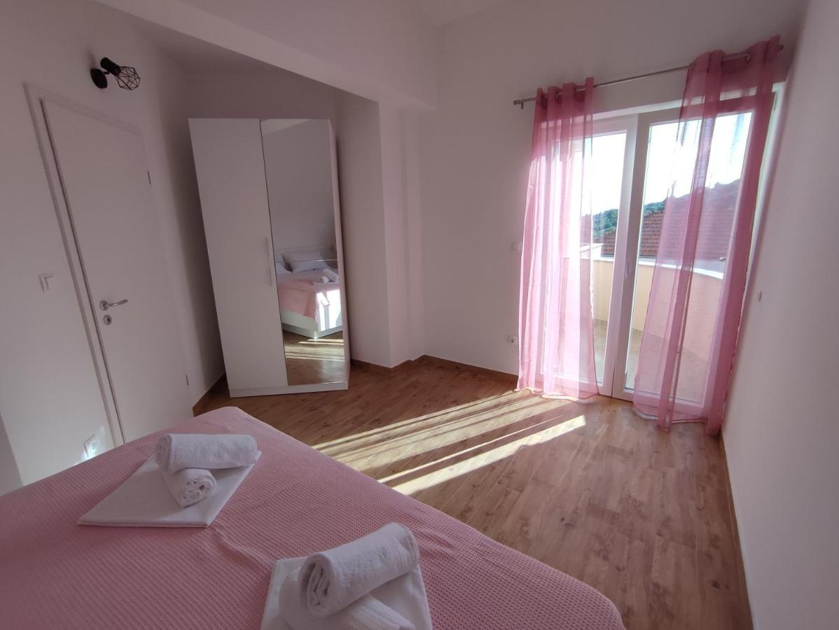 Apartmani V&V - New Apartments Murter Luaran gambar