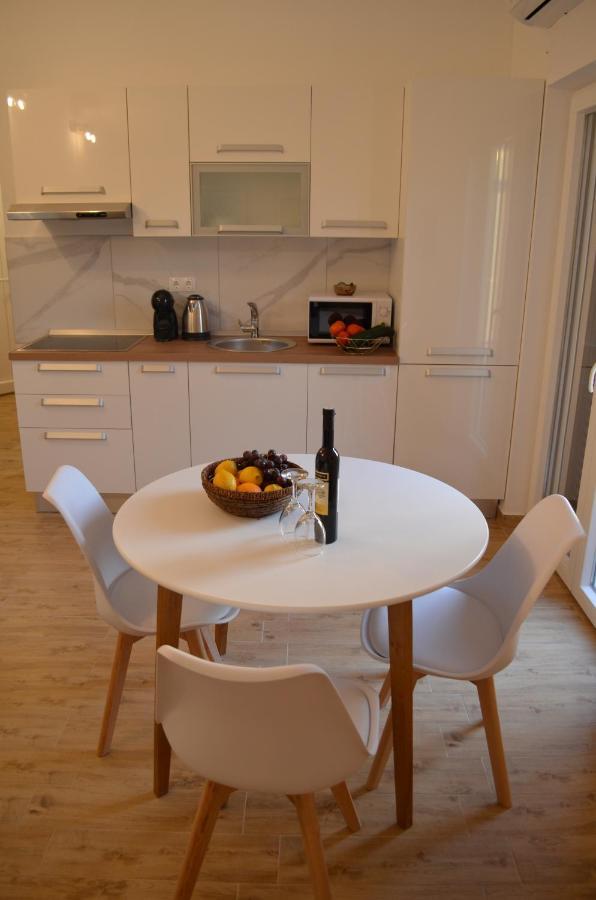Apartmani V&V - New Apartments Murter Luaran gambar